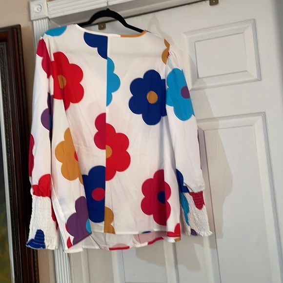 Beautiful V Neck multi color flower blouse 3X SOLD OUT 🌸 BN 35 - Picture 5 of 7